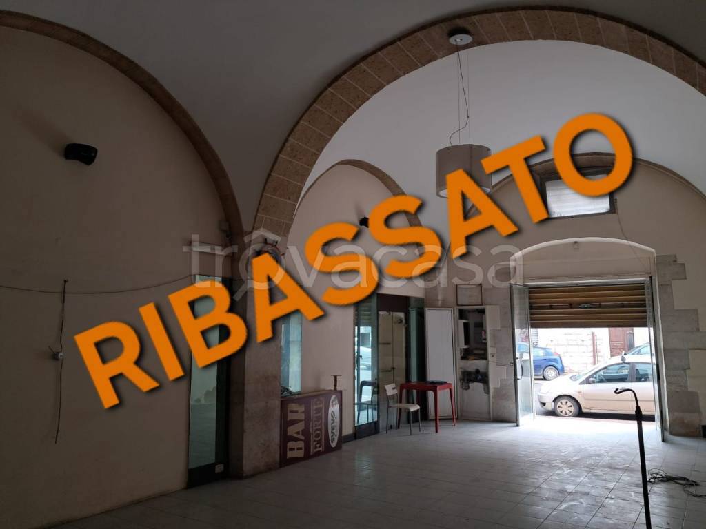negozio in affitto ad Andria