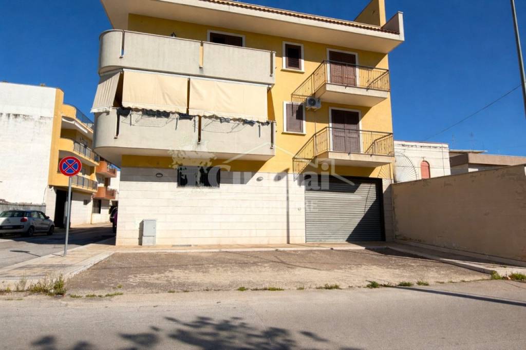 negozio in affitto ad Andria in zona Castel del Monte