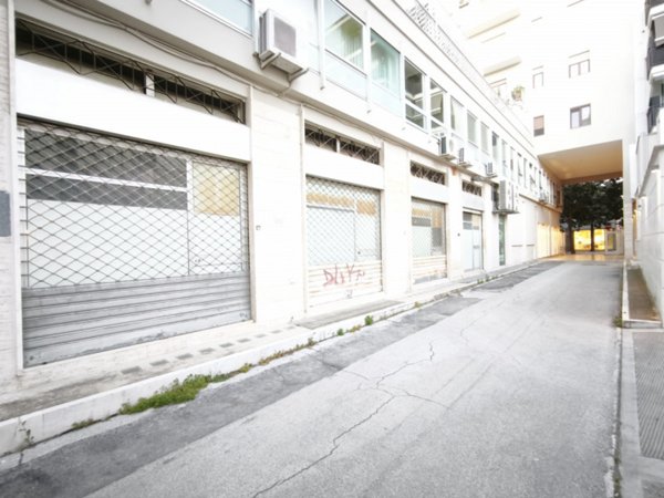negozio in affitto ad Andria