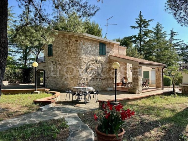 casa indipendente in affitto ad Andria in zona Montegrosso