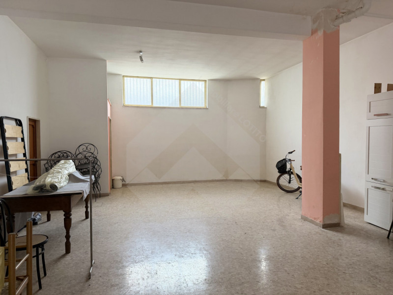 negozio in affitto ad Andria
