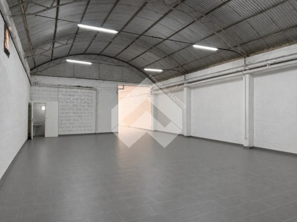 locale di sgombero in affitto ad Andria