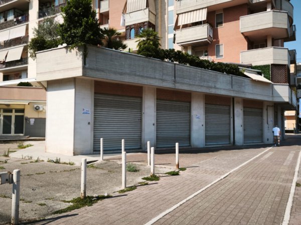 locale commerciale in affitto ad Andria