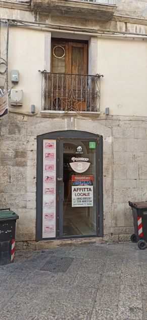 negozio in affitto a Barletta in zona Santa Maria