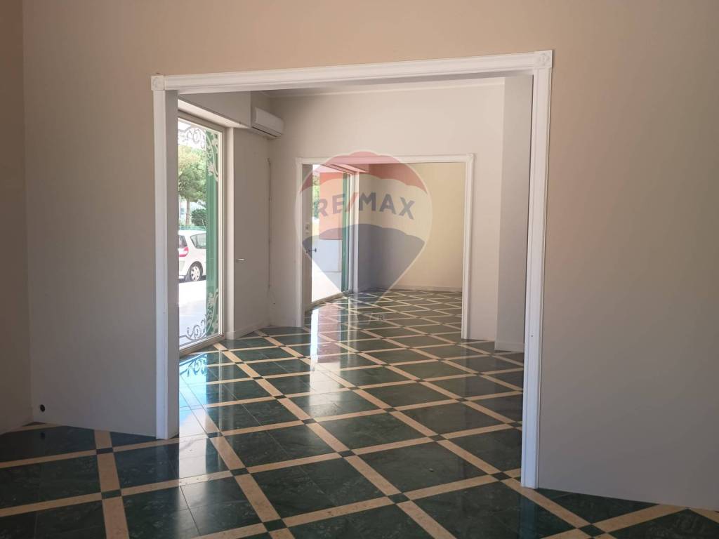negozio in affitto a Barletta in zona Borgovilla