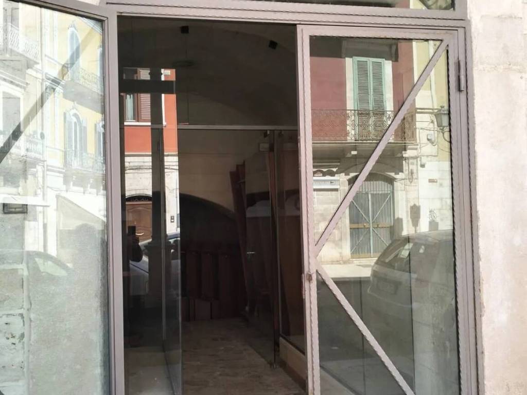 negozio in affitto a Barletta in zona Fiumara