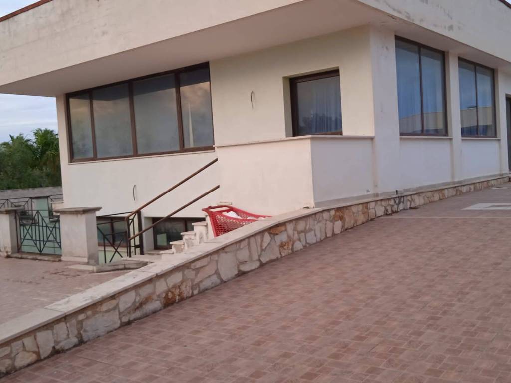 negozio in affitto a Barletta in zona Borgovilla