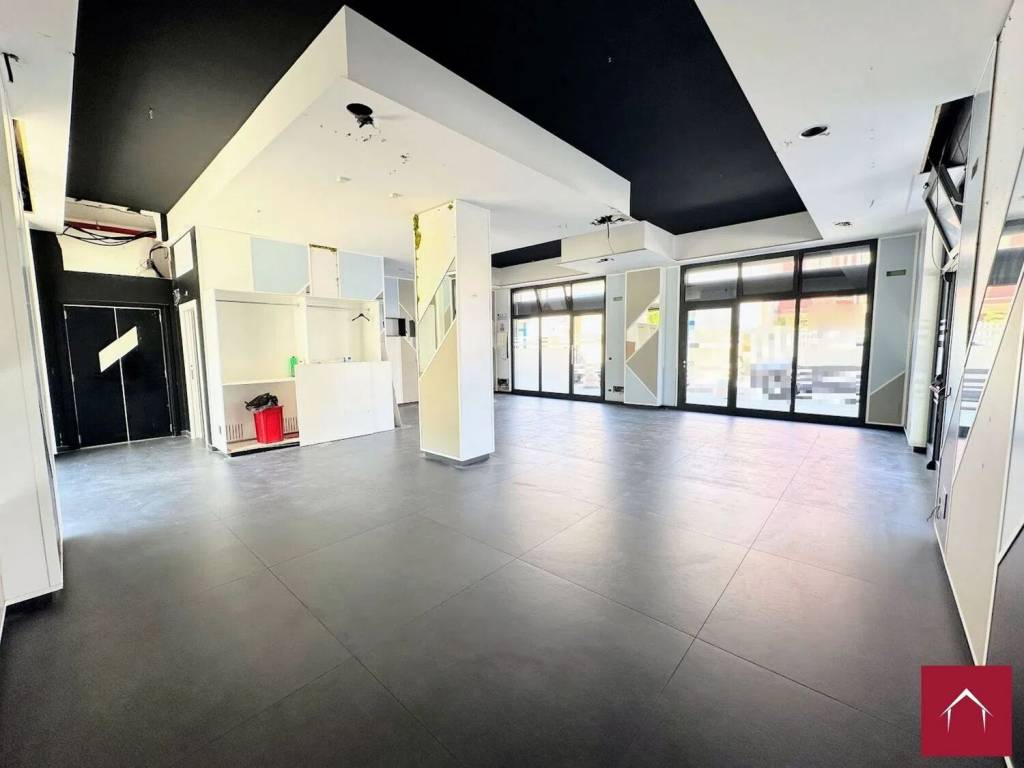 negozio in affitto a Barletta in zona Montaltino