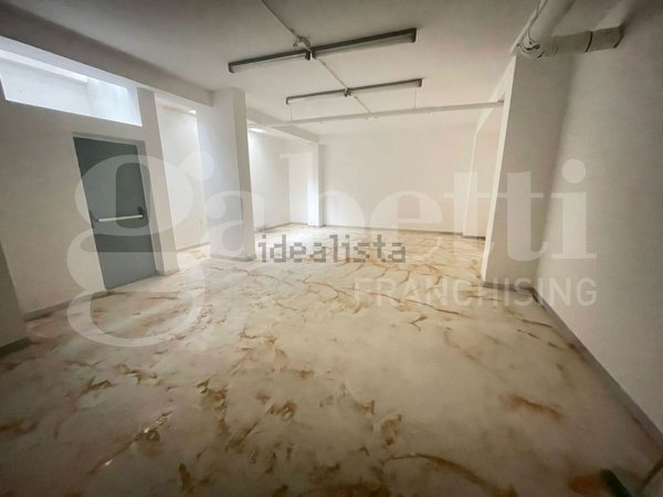 locale commerciale in affitto a Barletta