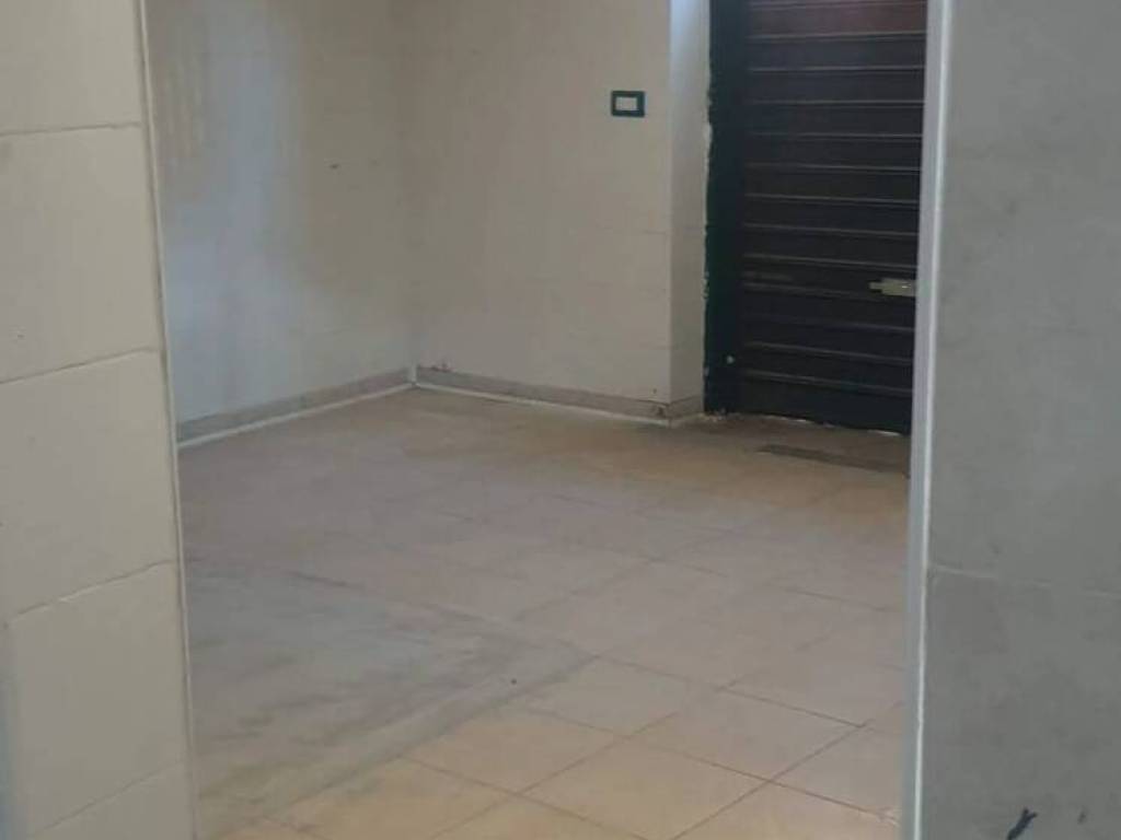 negozio in affitto a Barletta in zona Settefrati