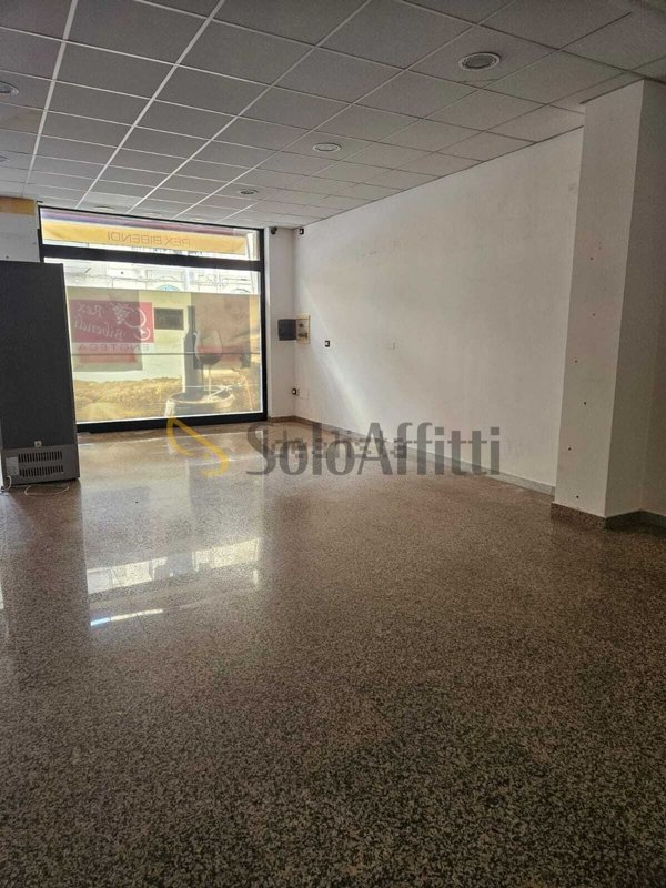 locale commerciale in affitto a Barletta