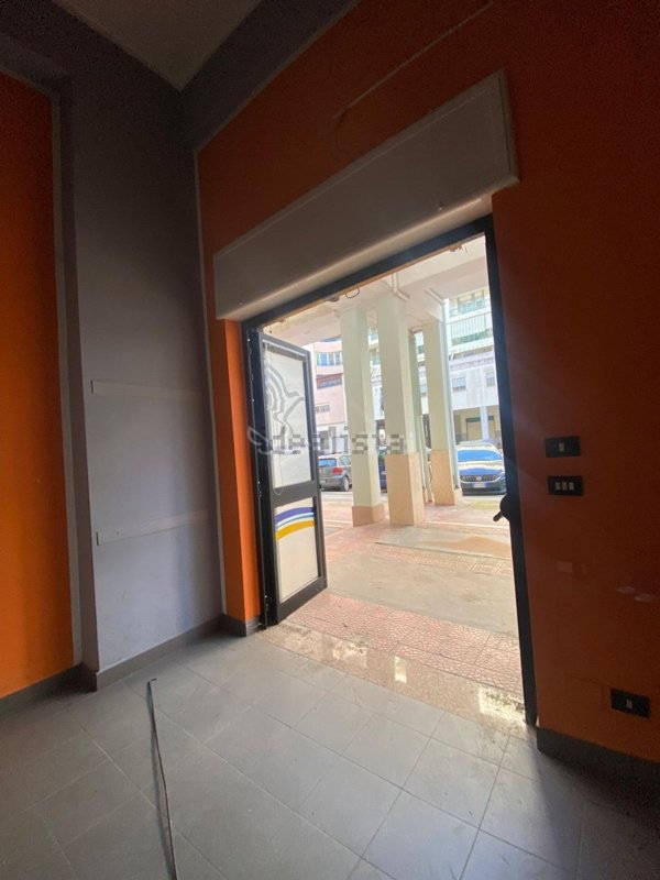 locale commerciale in affitto a Barletta