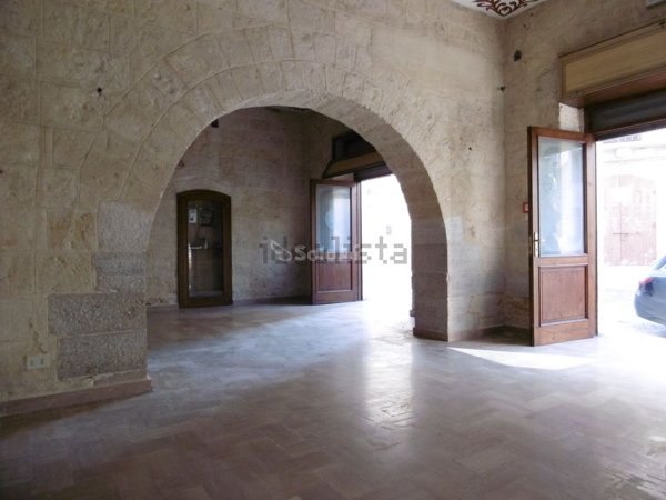 locale commerciale in affitto a Barletta