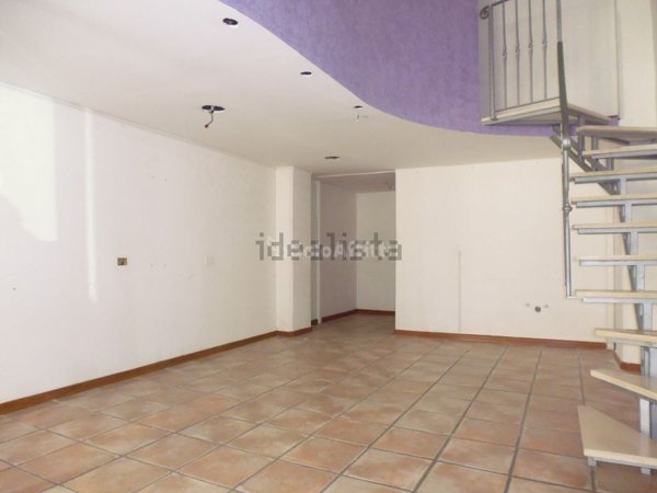 locale commerciale in affitto a Barletta