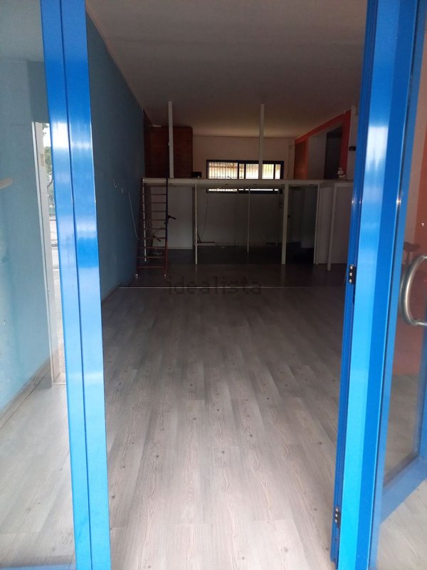 locale commerciale in affitto a Barletta