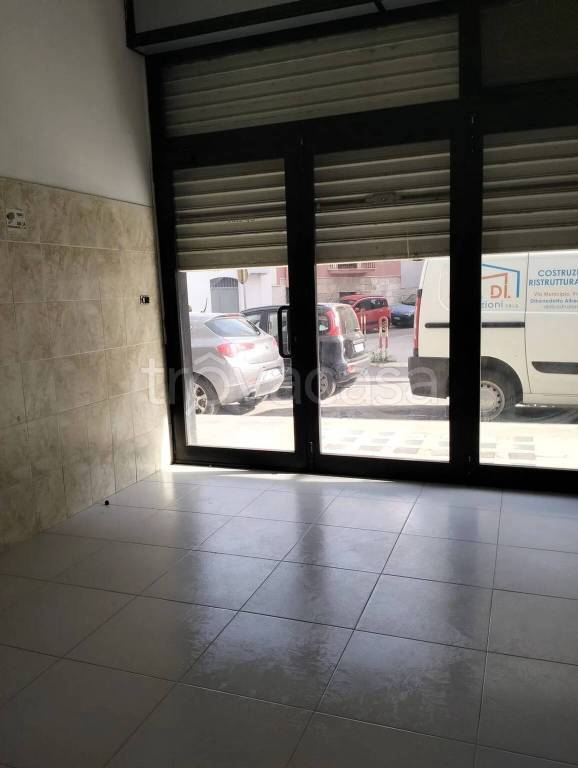negozio in affitto a Barletta in zona Settefrati