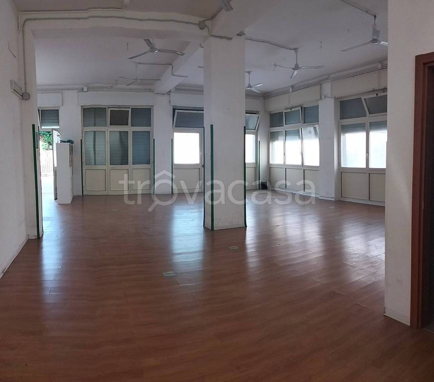 negozio in affitto a Barletta in zona Settefrati