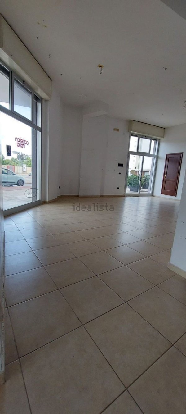 locale commerciale in affitto a Barletta