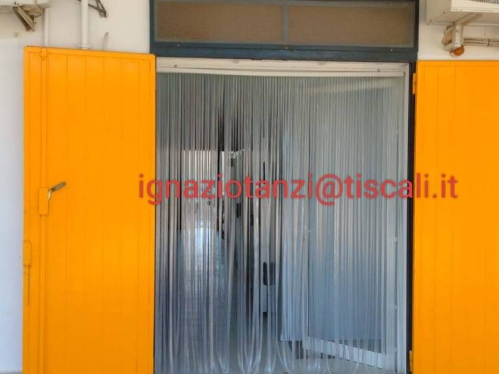 negozio in affitto a Barletta in zona Borgovilla