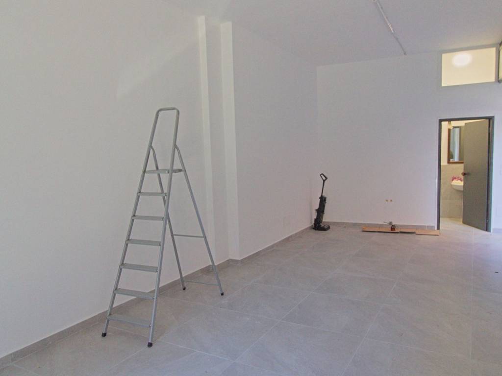 negozio in affitto a Barletta in zona Borgovilla