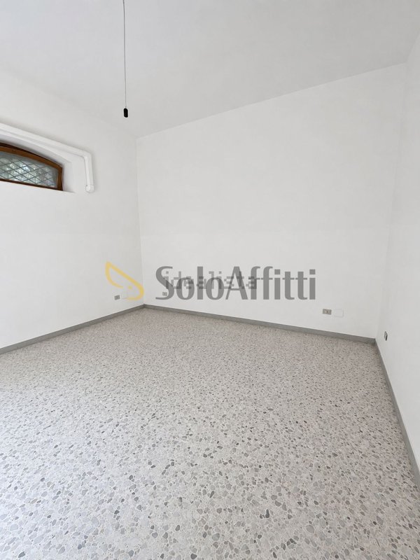 locale commerciale in affitto a Barletta