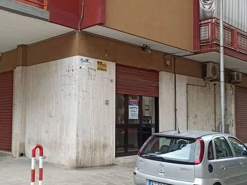 negozio in affitto a Barletta in zona Fiumara