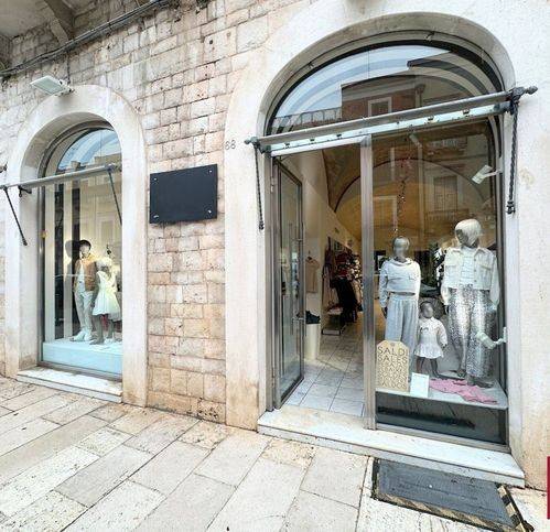negozio in affitto a Barletta in zona Centro Città