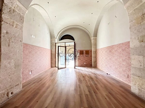 locale commerciale in affitto a Barletta