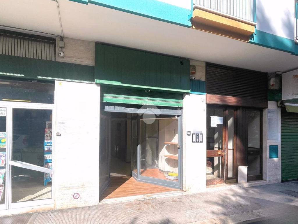 negozio in affitto a Barletta in zona Settefrati