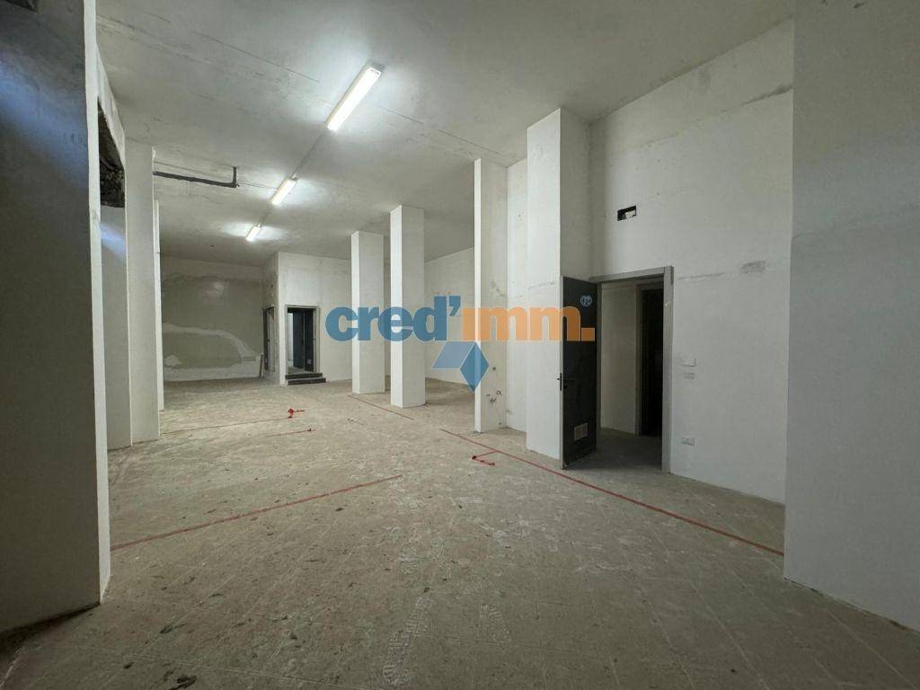 negozio in affitto a Bisceglie in zona Centro Città