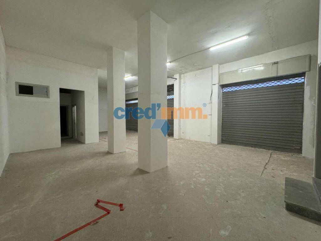 negozio in affitto a Bisceglie in zona Centro Città