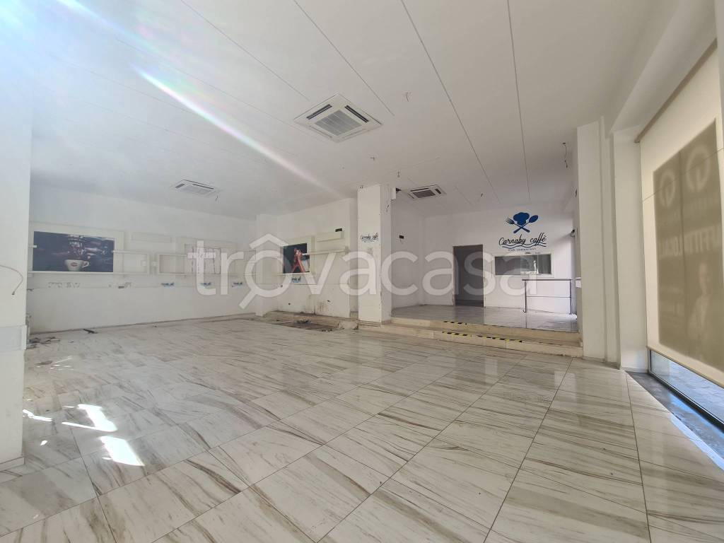 negozio in affitto a Bisceglie