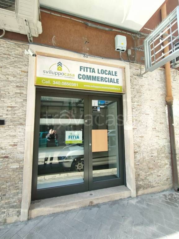 locale commerciale in affitto a Bisceglie