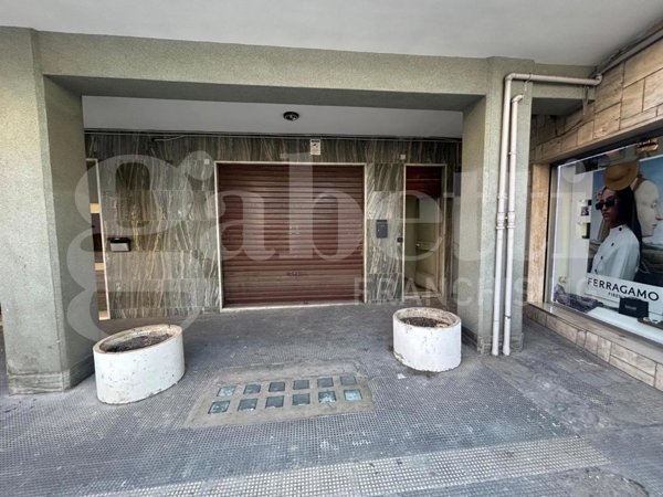 negozio in affitto a Canosa di Puglia