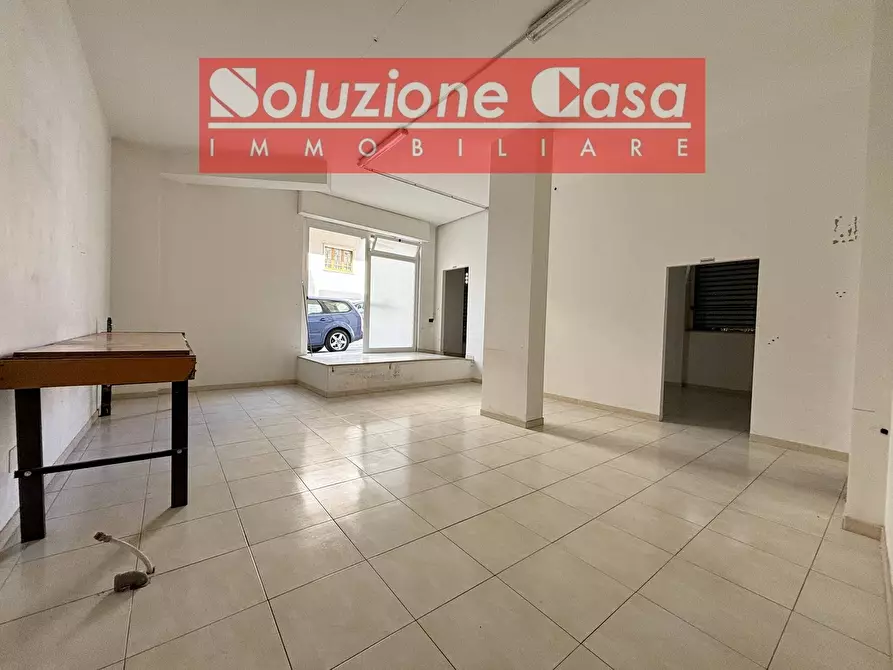 locale commerciale in affitto a Canosa di Puglia