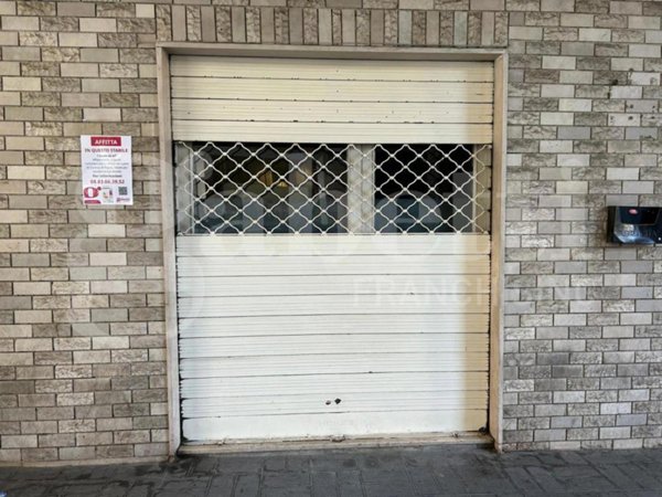negozio in affitto a Canosa di Puglia
