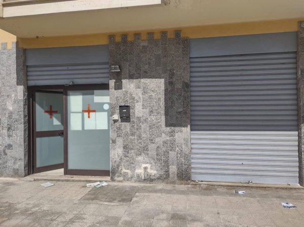 locale commerciale in affitto a Canosa di Puglia