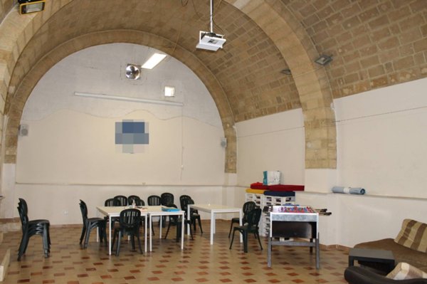 locale commerciale in affitto a Canosa di Puglia