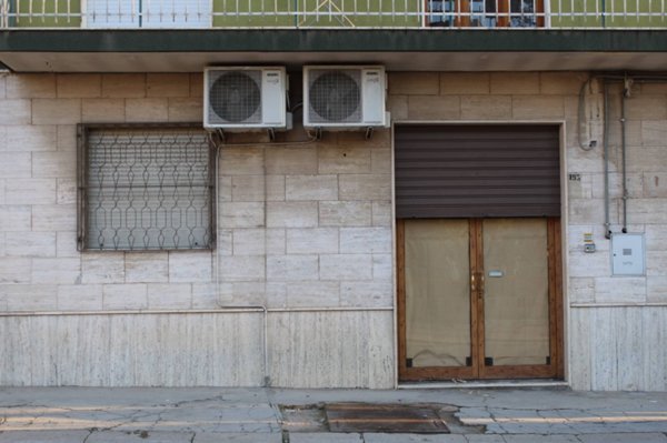 locale commerciale in affitto a Canosa di Puglia