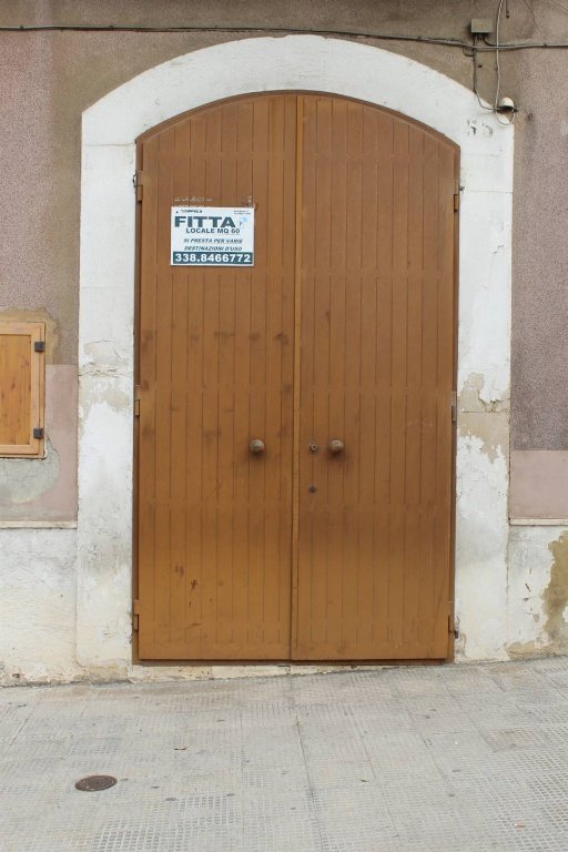 locale commerciale in affitto a Canosa di Puglia