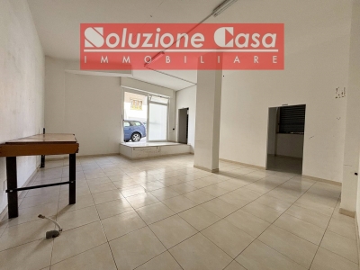 negozio in affitto a Canosa di Puglia