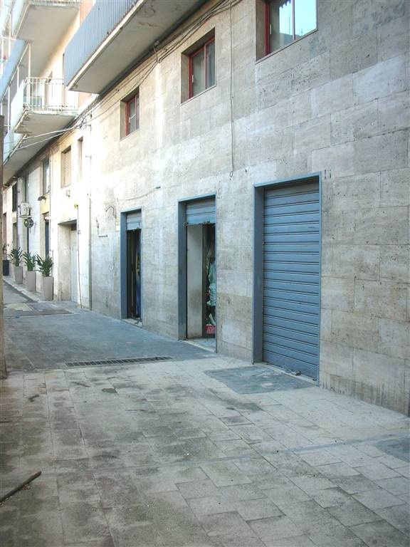 locale commerciale in affitto a Canosa di Puglia