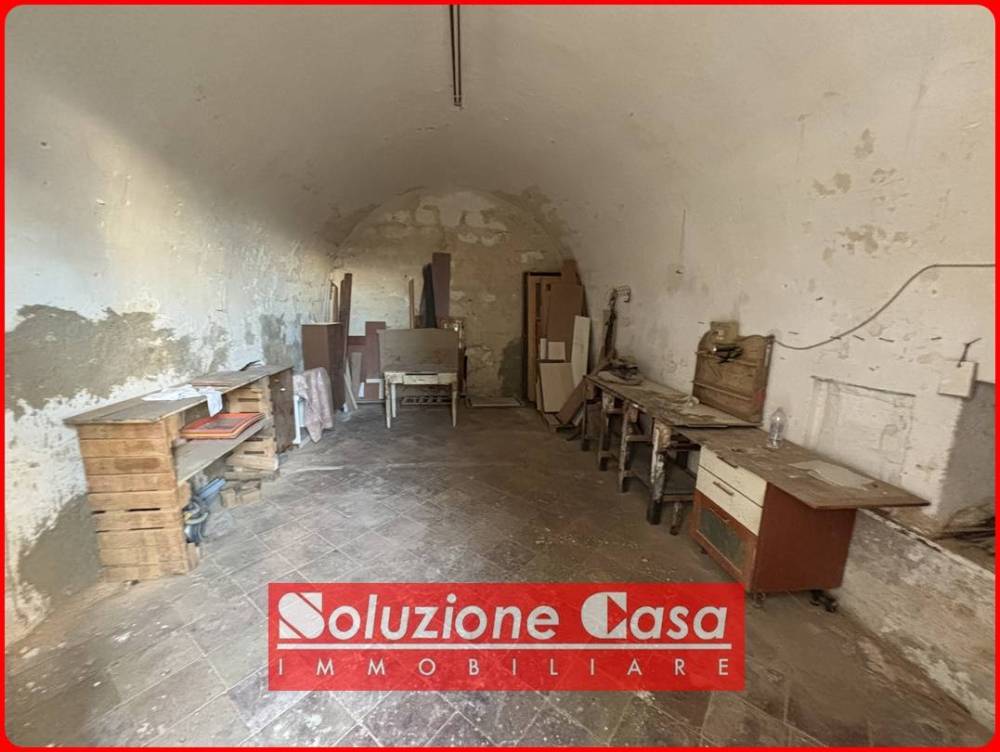 locale di sgombero in affitto a Canosa di Puglia