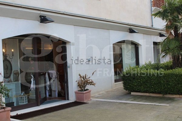 locale commerciale in affitto a Canosa di Puglia