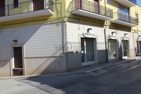 locale commerciale in affitto a Canosa di Puglia