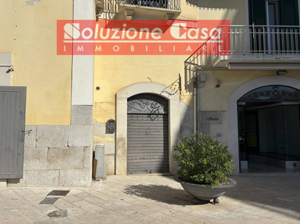 locale commerciale in affitto a Canosa di Puglia