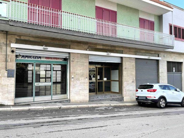 locale commerciale in affitto a Canosa di Puglia