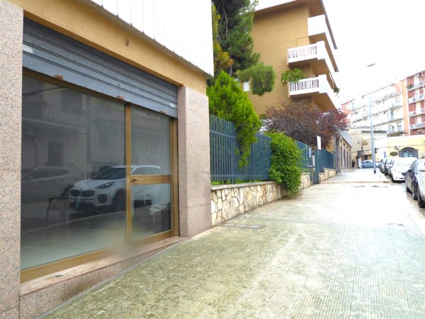 locale commerciale in affitto a Canosa di Puglia