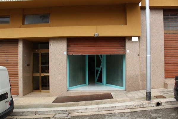 locale commerciale in affitto a Canosa di Puglia