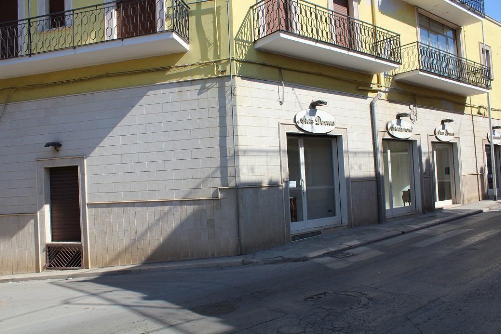 negozio in affitto a Canosa di Puglia